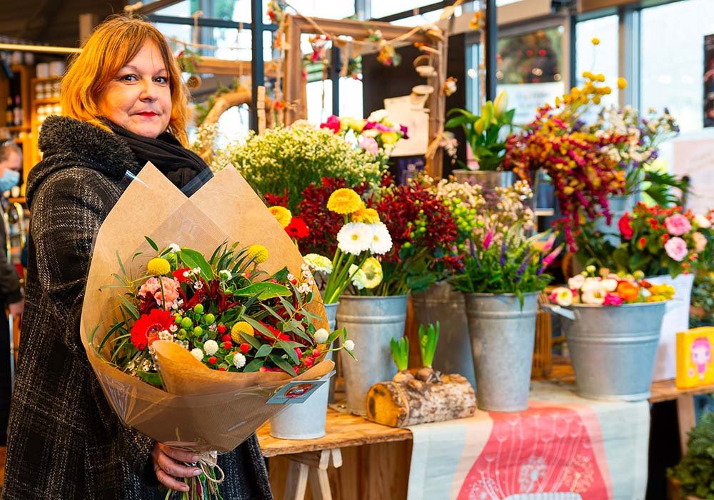 Virginie sur son stand aux halles de Talence