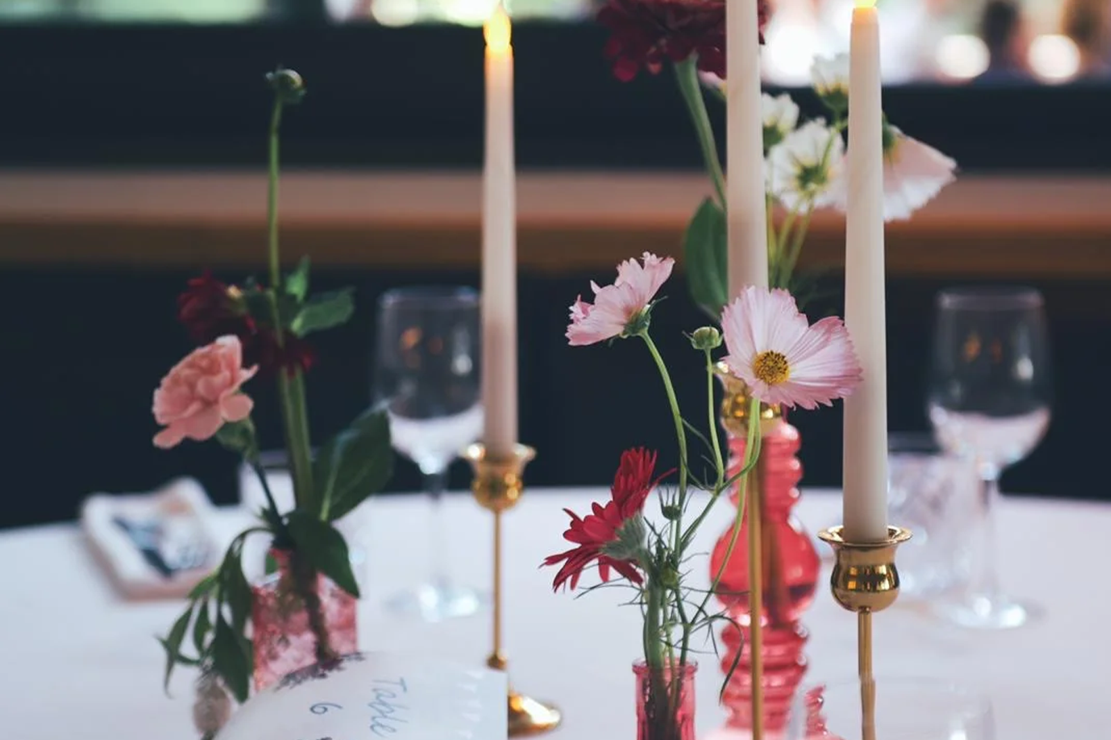table décoration fleurs mariage